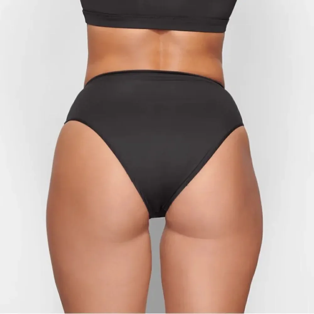NWT SKIMS Recycled Signature Swim Mid Waist Bikini Bottom In Onyx Black